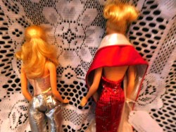 BARBIES RED SILVER A